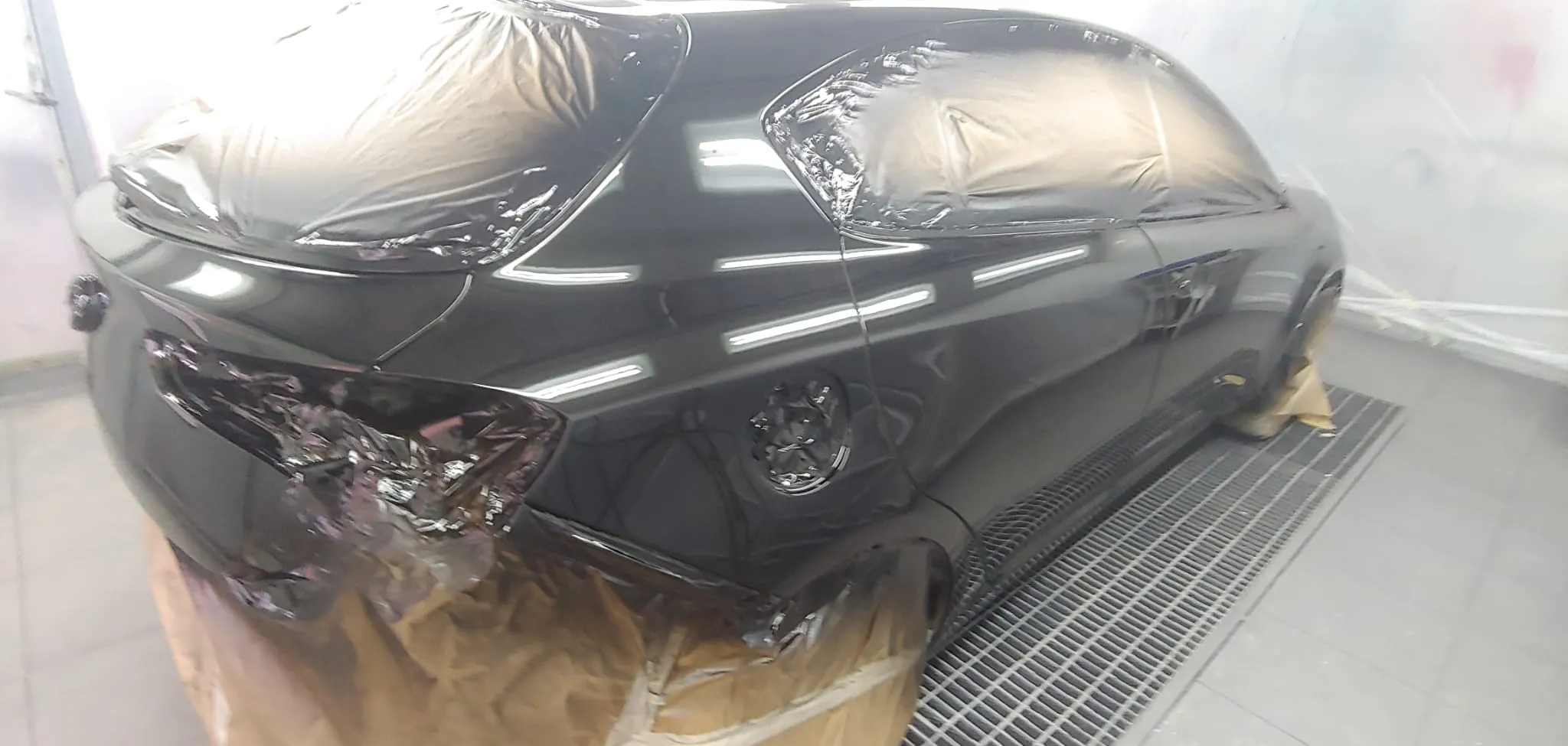 Alfa Romeo Giulietta in preparazione, fiancata in primer