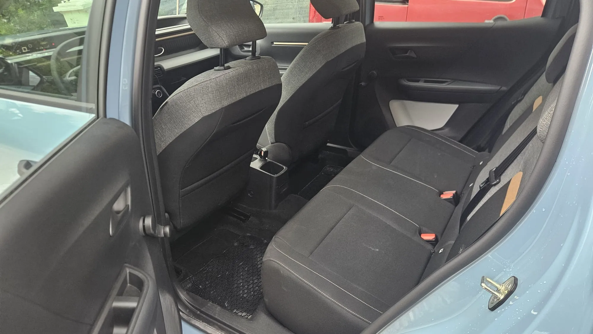Sedili posteriori Citroën C3 Aircross con bracciolo centrale e prese d'aria dedicate