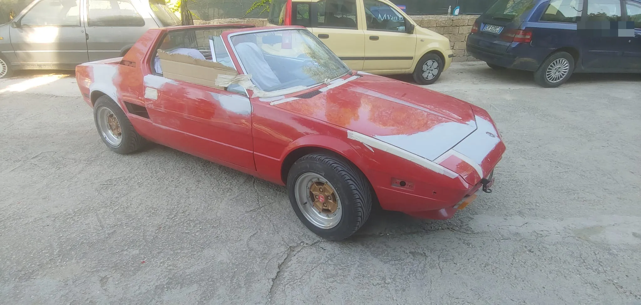 Fiat X1/9 d'epoca prima del restauro, vista generale del veicolo originale