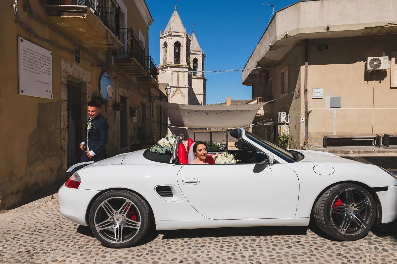 Porsche Boxster restaurata a un evento, primo piano